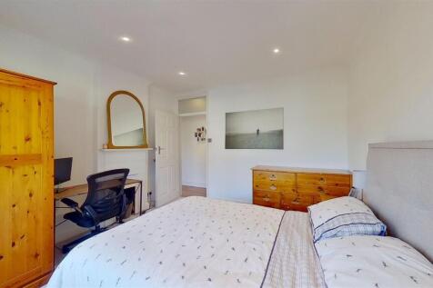 Godley-Road-Earlsfield-SW18-12172020_222608.jpg