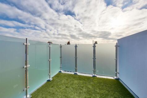 7b_treport_street_image3_17643_4.jpg