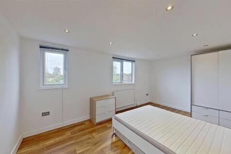 Deburgh-Road-Wimbledon-SW19-05062025_191117.jpg