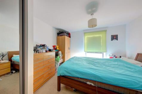 71_fitzgerald_house_st_georges_grove_bed.jpg