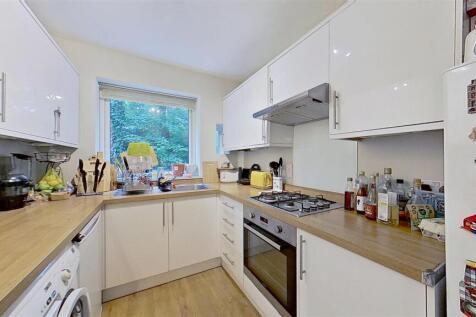 St-Andrews-Court-Waynflete-Street-SW18-06262025_18