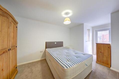 1_nelson_court_319_garratt_lane_image4_12406_4.jpg