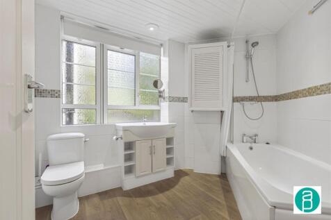 Bathroom (1).jpg