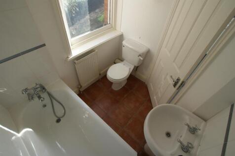 ensuite (2).JPG