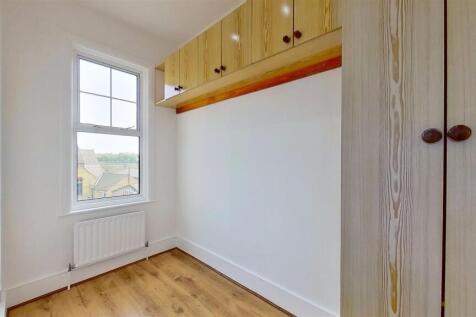 Garratt-Lane-Earlsfield-SW18-09242022_123211.jpg