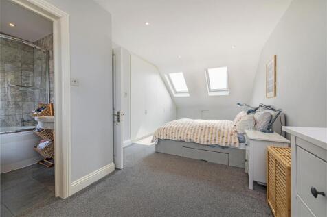 43 Penwith Rd Bed 3.jpg