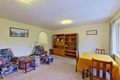 1b-Barnfield-Close-09102025_213527.jpg