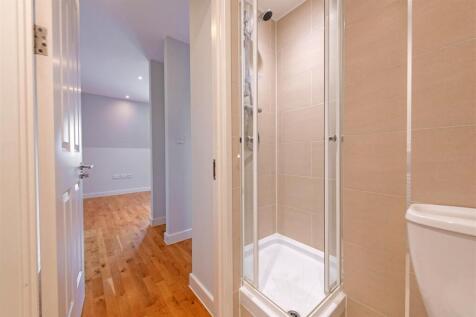 8 Verano Lodge Bath 2.jpg