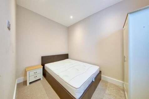 2_336_garratt_lane_bed2.jpg