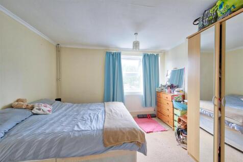 143__larch_close_image2_14594_4.jpg