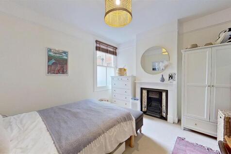 Quinton-Street-Earlsfield-SW18-10022025_220725.jpg
