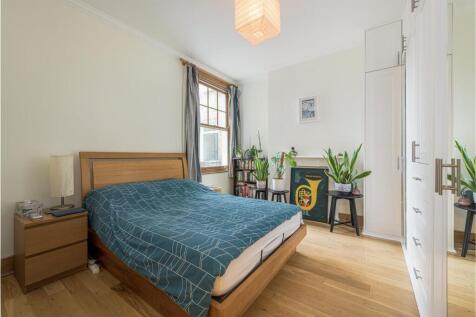 50 Isis St Bed 1.jpg