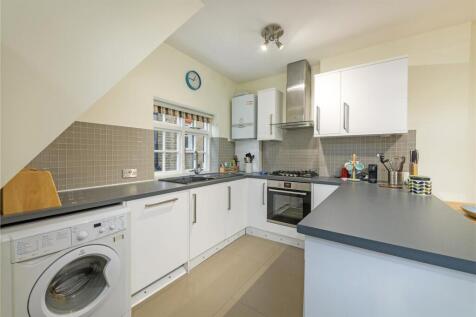 50 Isis St Kit 2.jpg