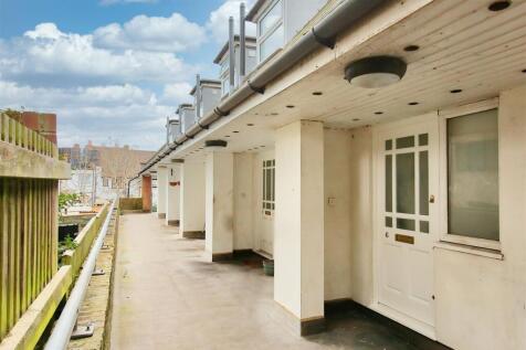 6_tygan_house_10-16_the_broadway_image2_18919_4.jp