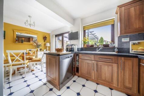 Kitchen Diner angle 3