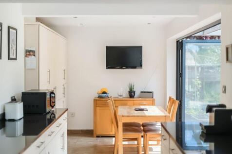 Kitchen Diner angle 3