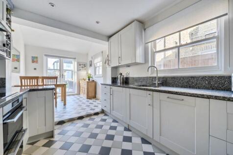 Kitchen Diner angle 1