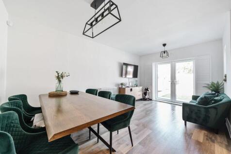 Kitchen Diner angle 2
