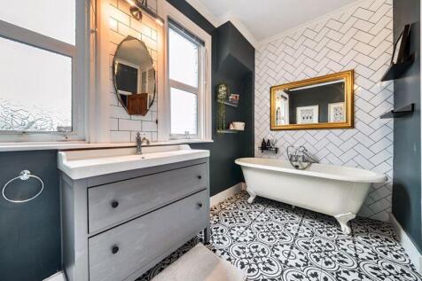 Bathroom shot 2