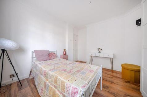 Bedroom 1 angle 3