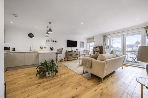 Lounge angle 1