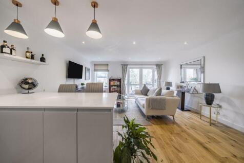 Kitchen and Lounge