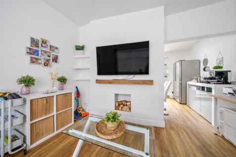 Lounge angle 2