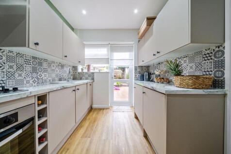 Kitchen angle 2