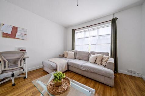 Lounge angle 3