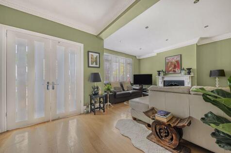 Lounge angle 1