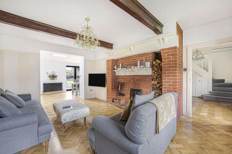 Lounge angle 1