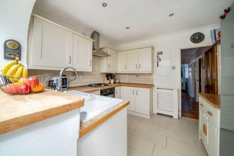 Kitchen angle 2