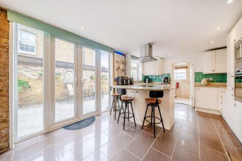 Kitchen angle 2