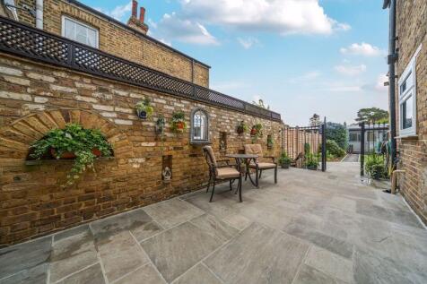 Side patio angle 1