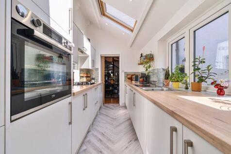 Kitchen angle 2
