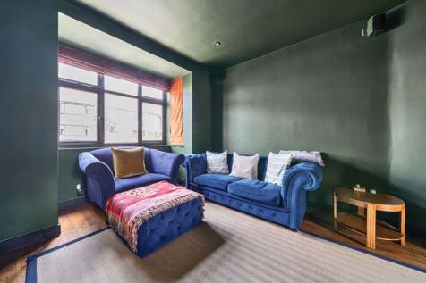 Lounge angle 2