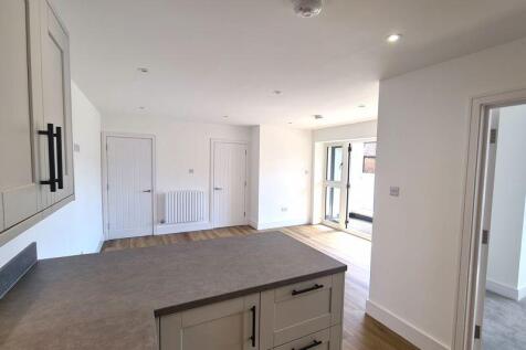 Kitchen onto lpunge