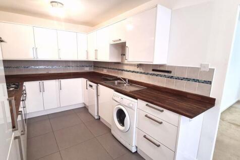 Kitchen angle 2