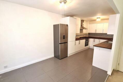 Diner onto kitchen