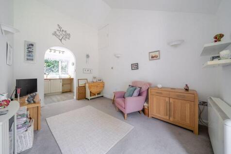 Lounge angle 1