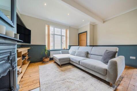 Lounge angle 1