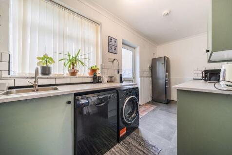 Kitchen angle 2