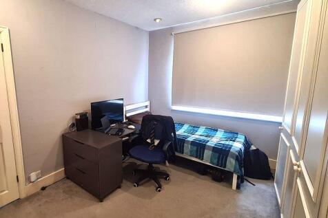 Bedroom 2 (angle 2)