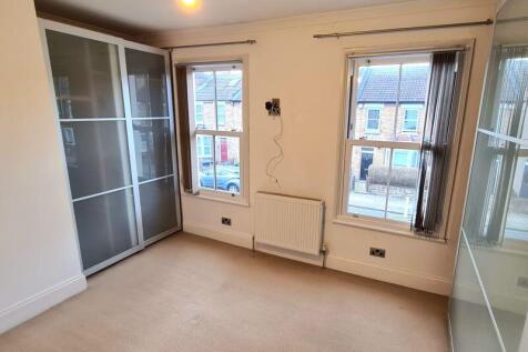 Bedroom 1 (second angle)