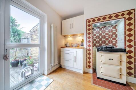 Kitchen diner angle 4