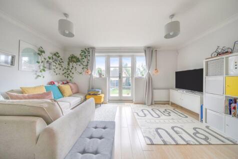 Lounge angle 4