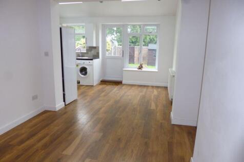 dining room (angle 2)