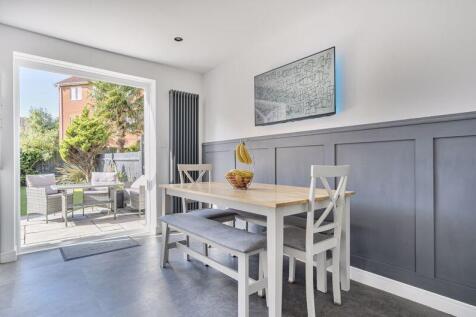 Kitchen breakfast room angle 2