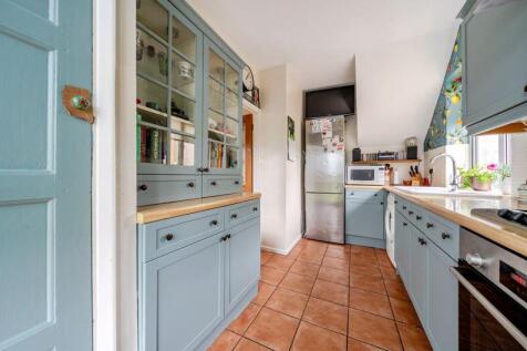 Kitchen angle 2