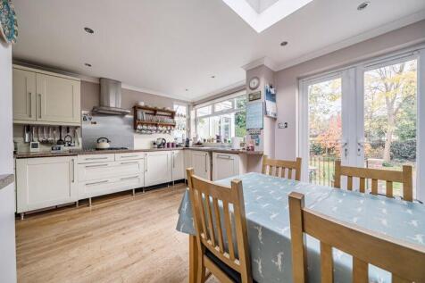 Kitchen diner angle 1